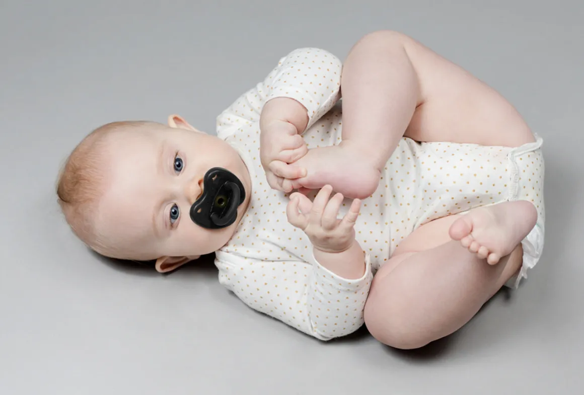 Colourful Pacifier 3-36 mth - Orthodontic in Outer Space Black