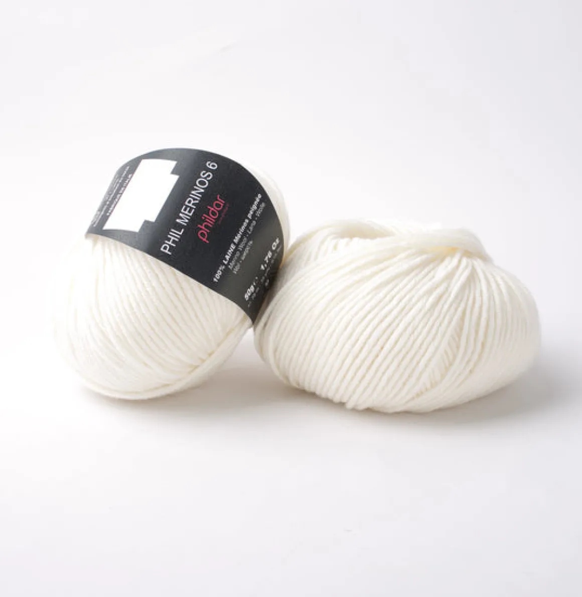 Donut Pom Maker (Medium Size) in Vanilla by Pom Maker