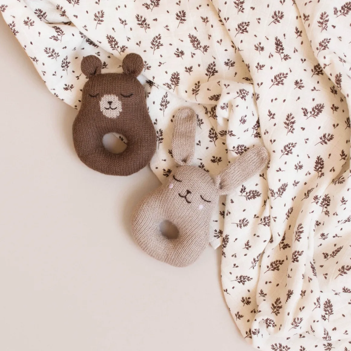 Teddy Rattle by Main Sauvage